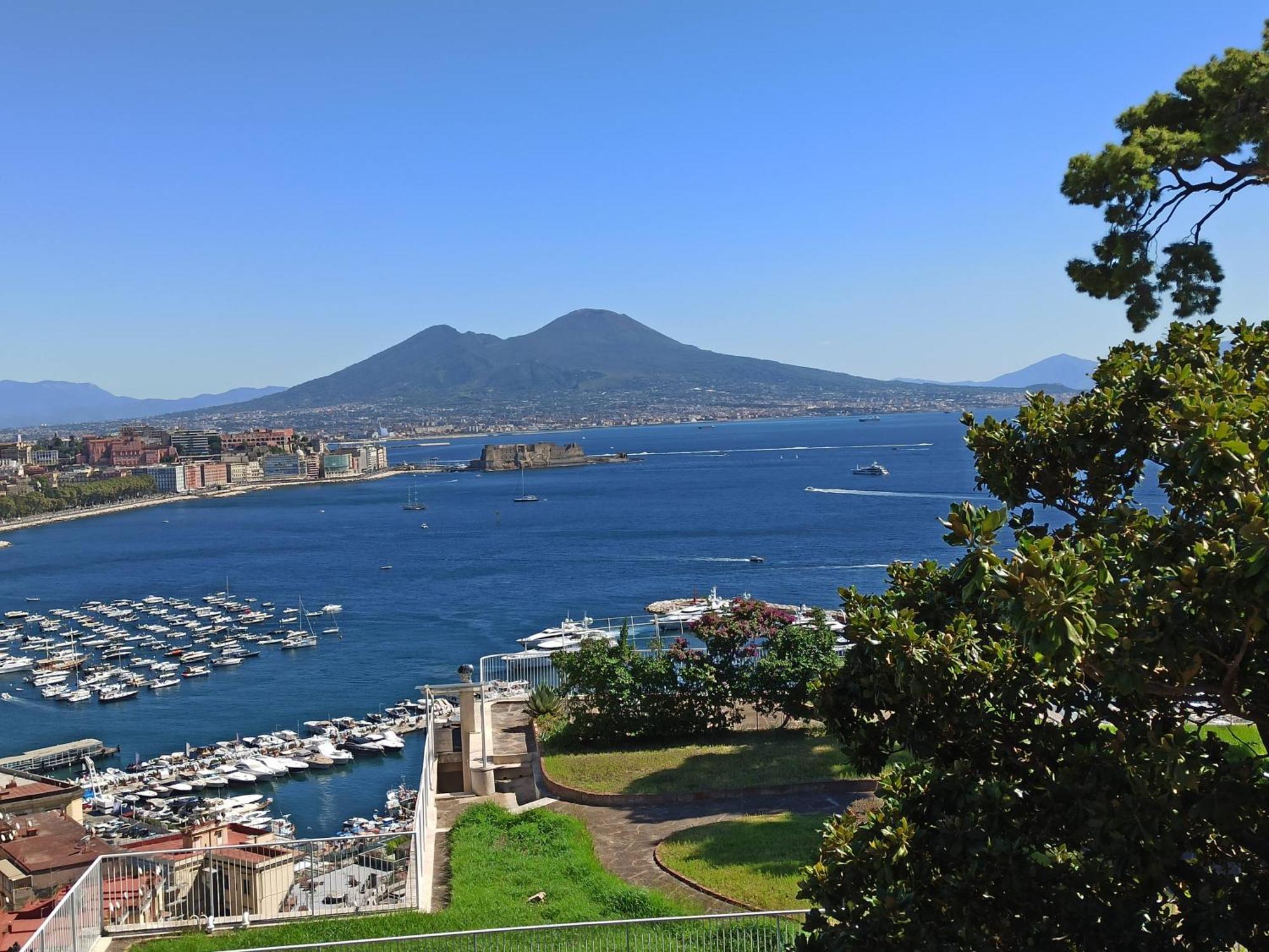 Monocamera Con Terrazzogiardino -Studette -Zona Panoramica Posillipo Naples Exterior photo